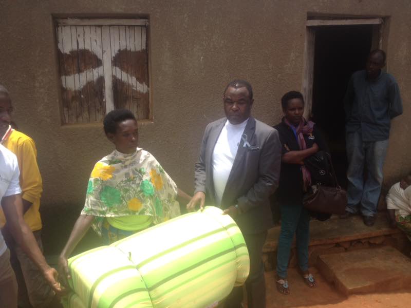 aerg_ce's tweet photo. AERG CE ifatanije na #URCE baremeye uwarokotse jenoside yakorewe abatutsi #Nyamata #Bugesera #Kwibuka23 https://t.co/wgu3xiOrGo