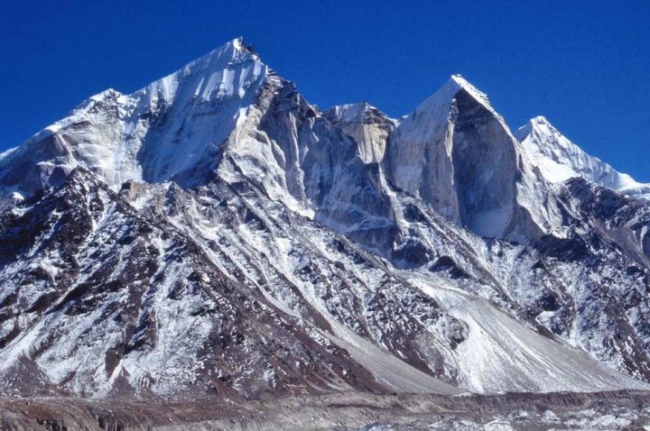 Reporterre's tweet photo. En Inde, des juges déclarent que des glaciers sont des « personnes légales » https://t.co/3nKtmWeWdB https://t.co/usX9GfmgkS