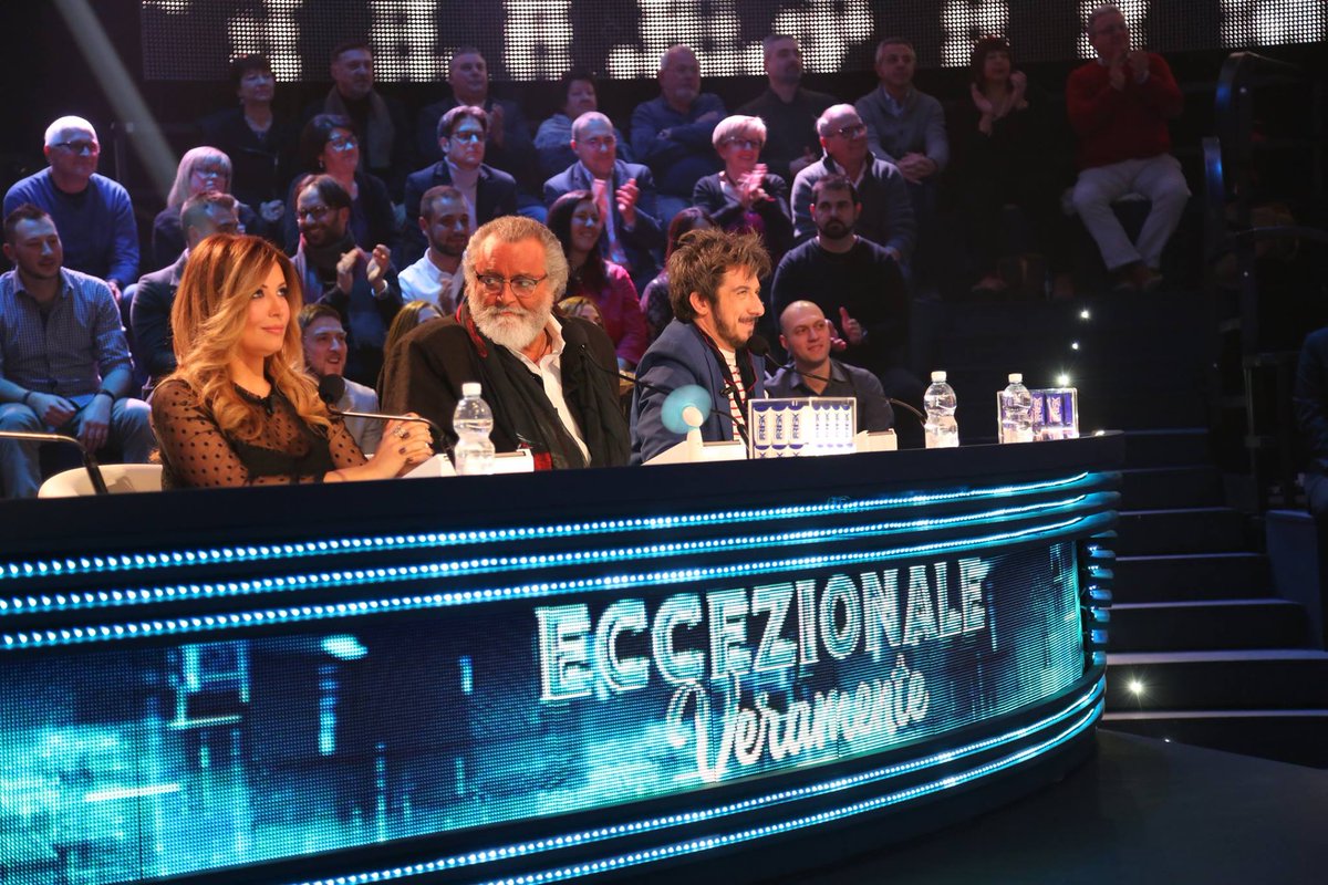 EccezionaleLa7's tweet photo. #EccezionaleVeramente ritornerà a Giugno con le fasi finali, chi si aggiudicherà il contratto da 100.000 € con Colorado Film? 😎 https://t.co/vieRsysWJl