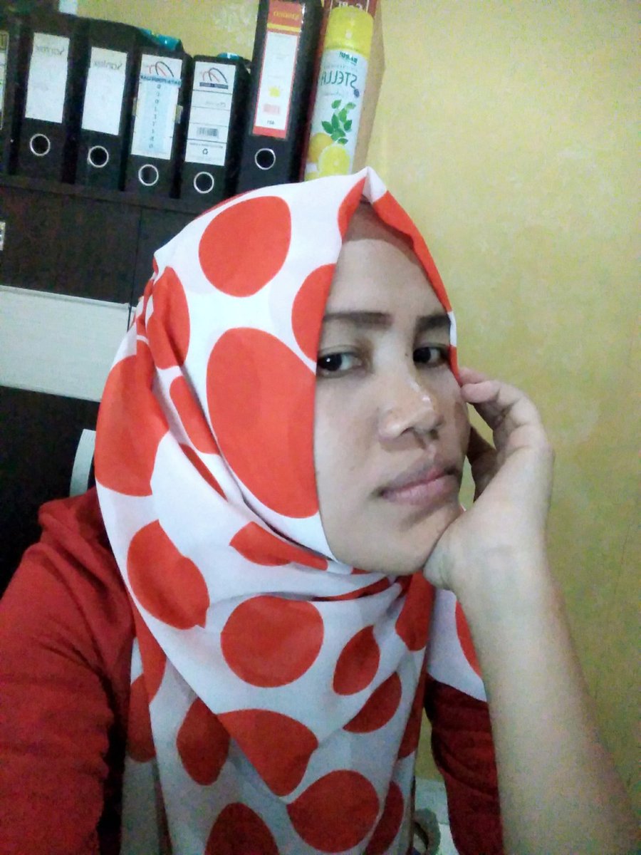 Lakoromimi's tweet photo. Absen lipstik sehari 😒 https://t.co/YkcnQxkQ39