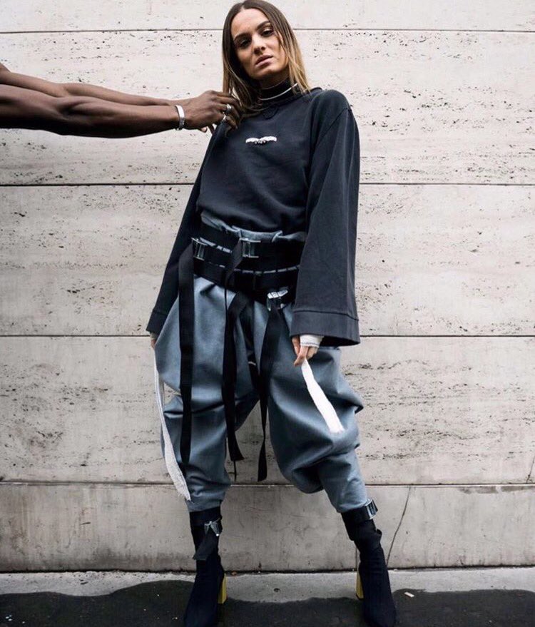 BizzaarApp's tweet photo. Slash ⚡️
.
.
.
.
.
.

Credit - Highishe 
#fashion #fashionista #model #blog #vlog #lovefashion #londonfashion #urban #ootd #london https://t.co/fNrcIBN4fT