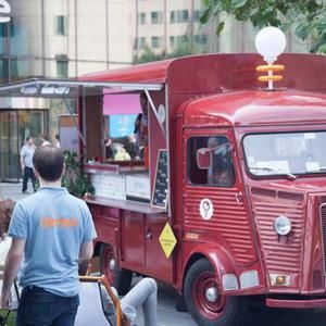carlelouis's tweet photo. #MaddyFlash : Après @WeAreLeka et @DigiFood_App, qui remportera l’édition 2017 du @FundTruck ? - https://t.co/y5ef0HSqYH cc @Sowefund https://t.co/NUAaYJ2a5w