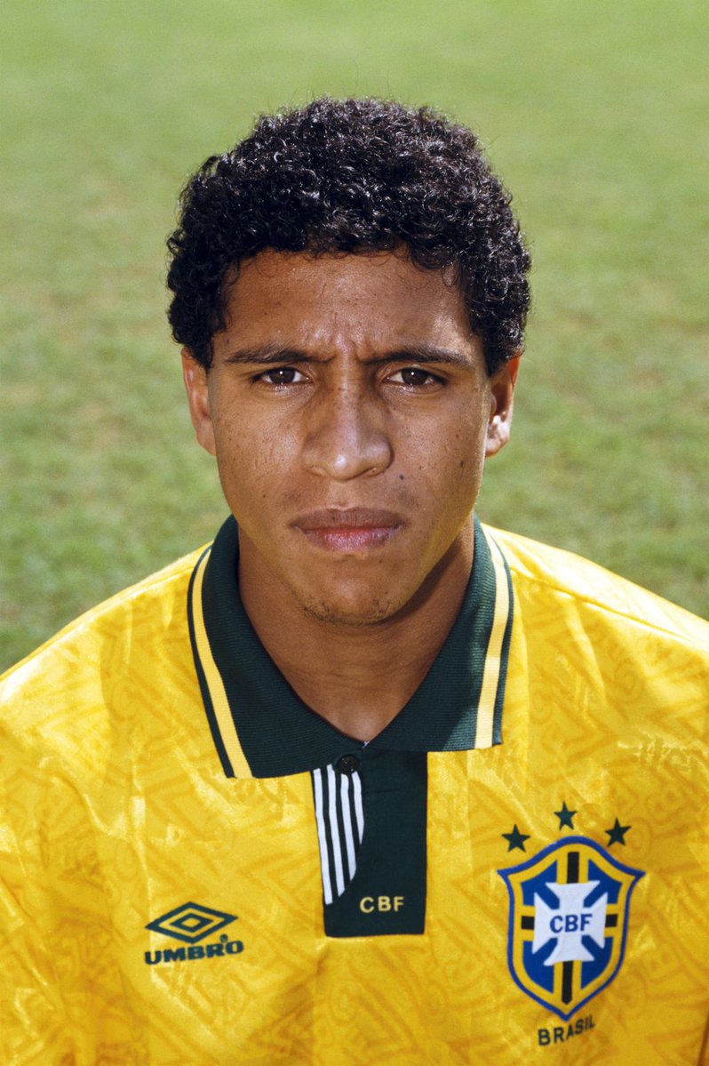 Happy birthday to Brazilian legend Roberto Carlos. He turns 44 today.    