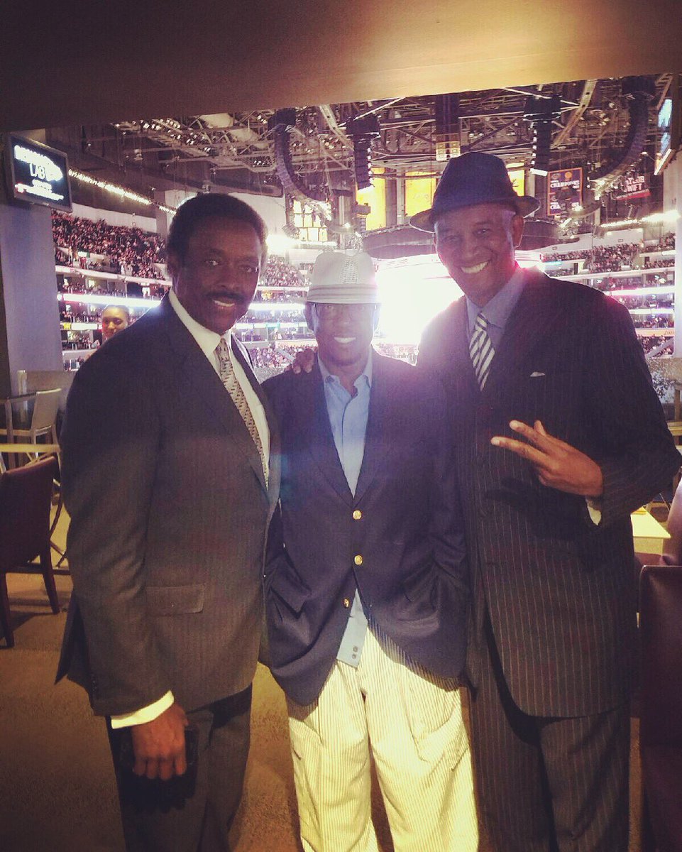 DJJonathaninfo's tweet photo. #Lakers Game with #Sportscaster #JimHill, #Clothier #LarryCooper and #International DJ -#DJJonathanPhillips 
#lakergame #basketball #dj https://t.co/Jxu8Djxin1