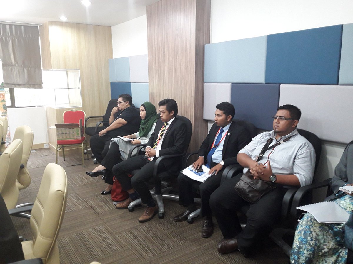 PSilveryouth's tweet photo. Dato @shahrulyahya mempengerusikan Mesyuarat Permukiman Hilir Perak bersama dgn agensi2 di bwh portfolio Belia,Sukan & Sumber Manusia. #BS2M https://t.co/nH8OXqZDVY