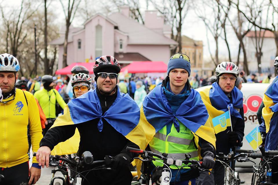 У суботу Одеська Велосотка вже традиційно стала жовто-блакитною завдяки нашим прапорам. Дякуємо <a href="/molodDAod/">Молодь ДА, Одеса</a>, "Експедиція" та компанії "TIS".
