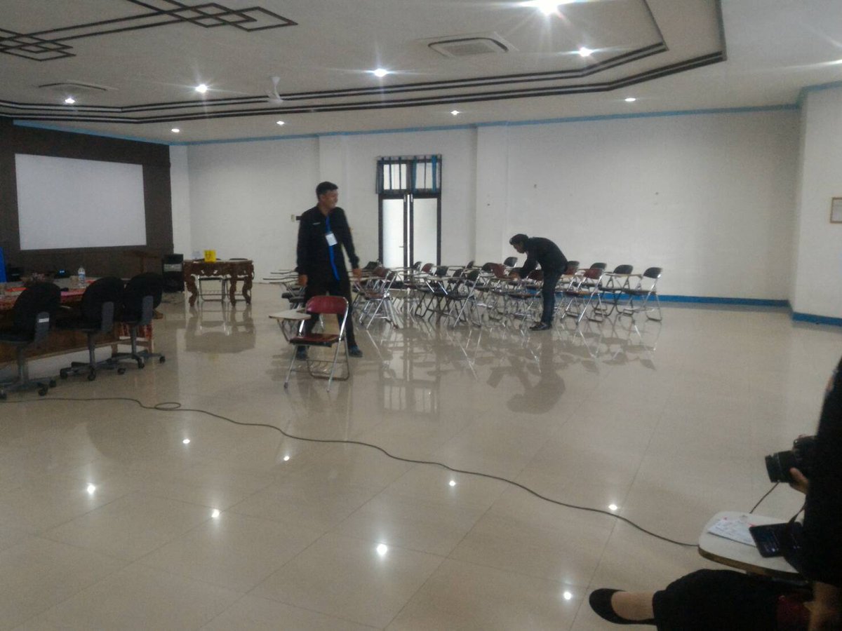 HIMSA_FKIP's tweet photo. Persiapan Lomba Debat Sosiologi dalam Aruh SosAntro VIII di aula rektorat lt3 https://t.co/JTA4dkzKrR