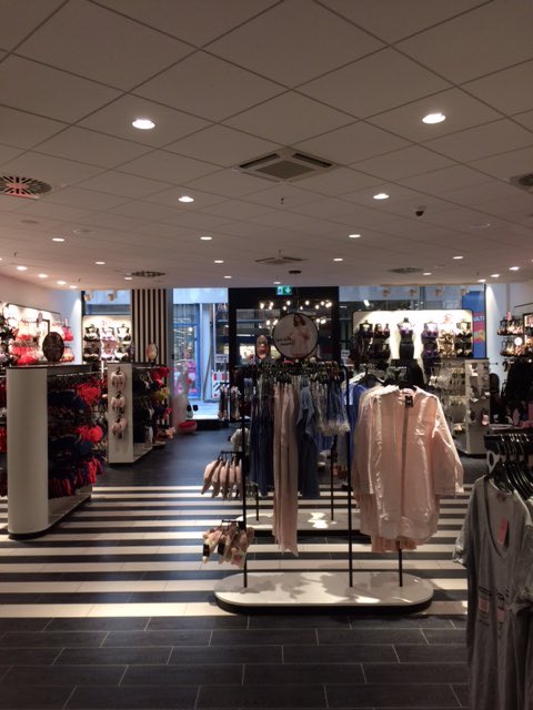 You like to shop at Kaufpark Eiche? Great!! We are now also here !! Our new store is waiting for you!# hunkemöller #Shopping Berlin