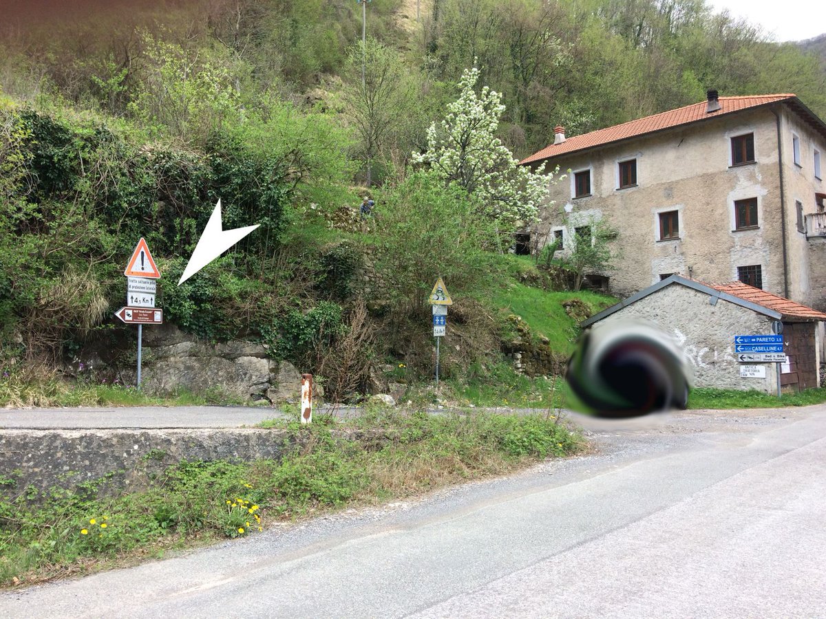 Galgenovese's tweet photo. La #Castagna avanza! Ecco i cartelli della #StradadelCastagno nel Comune di #Valbrevenna!
#lamialiguria  #workinprogress #entroterra https://t.co/u1XrdIO7Ud
