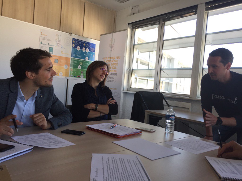 DENTRURH's tweet photo. Les mentors du digital reverse mentoring régionEST en formation autour d'un cas pratique  - pas si cool que ça Julien https://t.co/yp2d0KuJ3Z