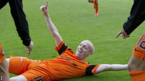 A happy 32nd birthday to Willo Flood. 