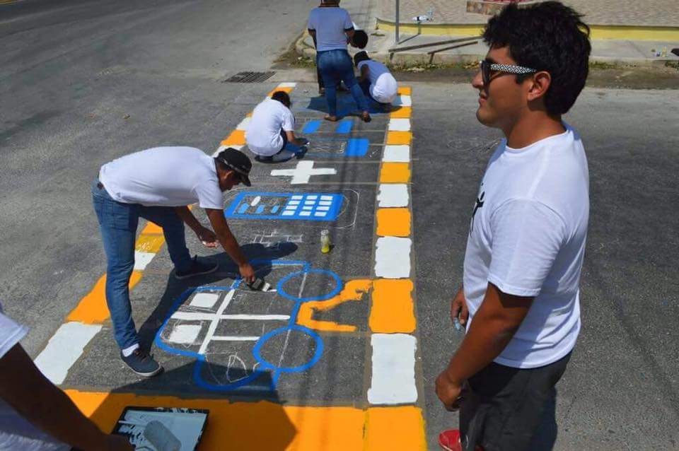 taxivigia1's tweet photo. @SINTRAinforma organiza #Cebraton pintando  #PasosPeatonales en #Chetumal con diseños que llamen la atención 
https://t.co/uAhhoML1ri https://t.co/4wkJJb7YKL