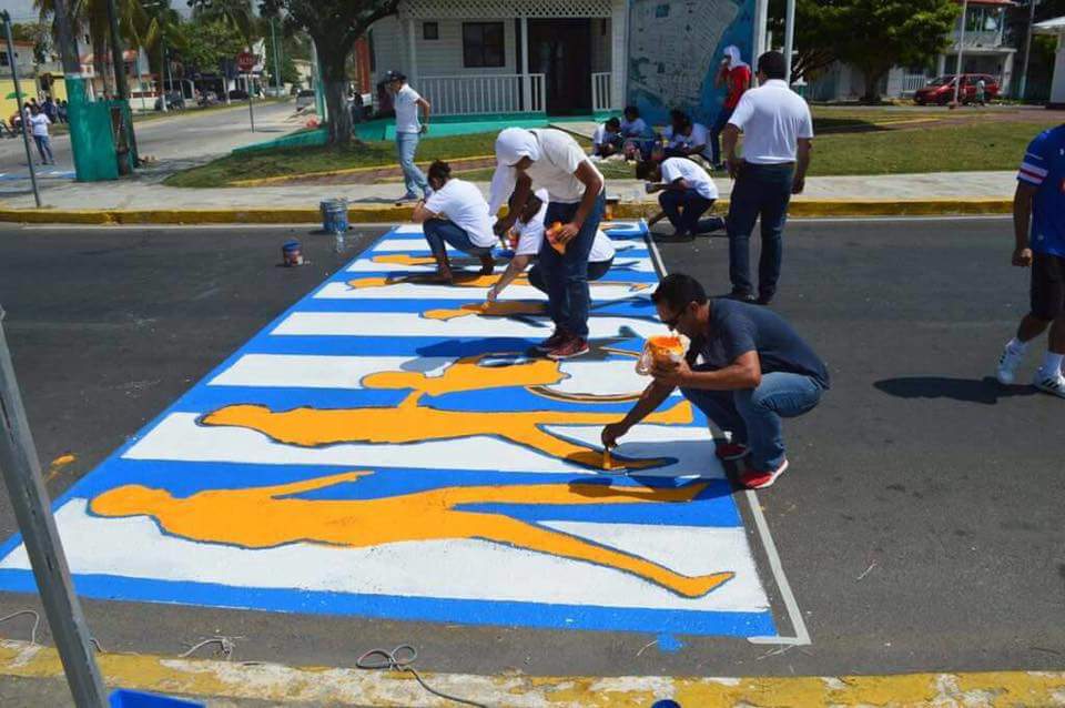 taxivigia1's tweet photo. @SINTRAinforma organiza #Cebraton pintando  #PasosPeatonales en #Chetumal con diseños que llamen la atención 
https://t.co/uAhhoML1ri https://t.co/4wkJJb7YKL