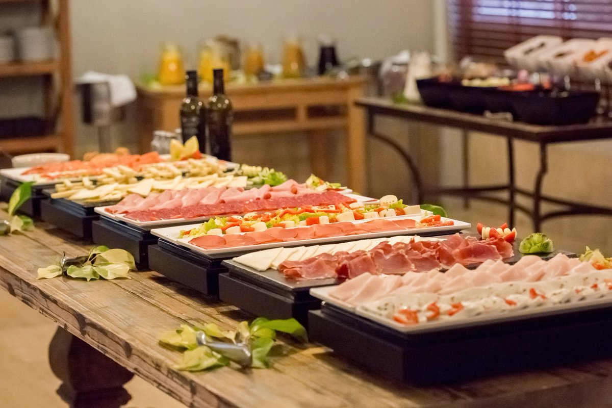 HuertodelcuraH's tweet photo. La mejor variedad para que empieces el día con el mejor sabor ☕🍞🍊 ⇢https://t.co/t2LKErKRzN
#Buffet
#HuertodelCura
#Desayuno
#BuffetHotel https://t.co/R6IIIGSNvd