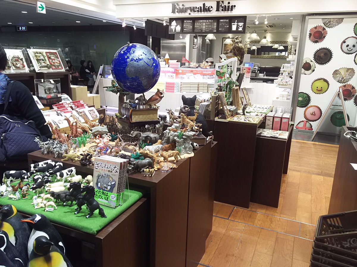 Palnart Poc お取り扱い店舗情報 東京駅へお越しの皆様 グランスタ東京 銀の鈴広場横にて 好奇心の部屋 が期間限定でopenしております Palnartpoc のアクセサリーもお取り扱い中 東京駅にお越しの皆様 御立ち寄り下さい 好奇心の部屋 パル