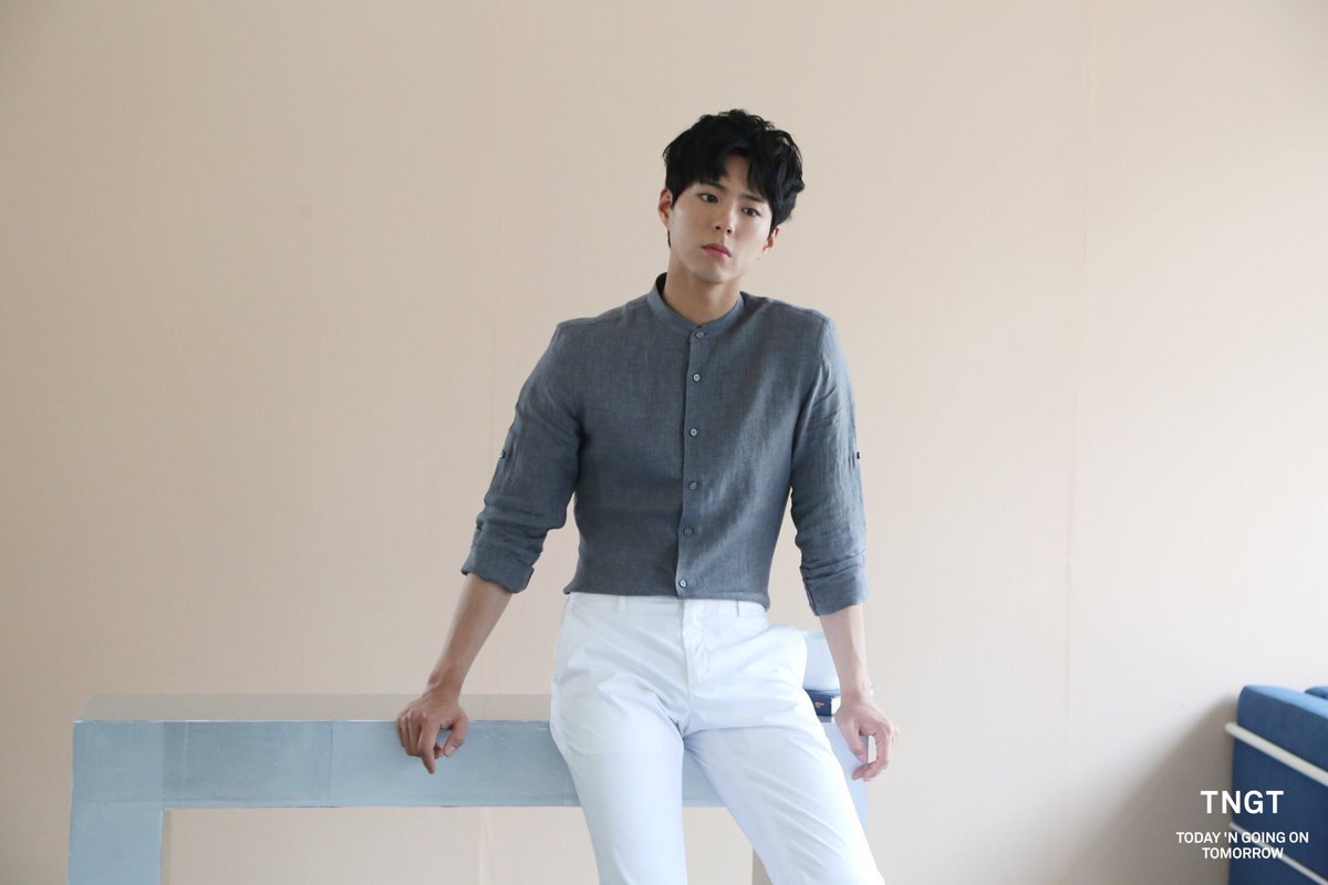 king of wearing white pants