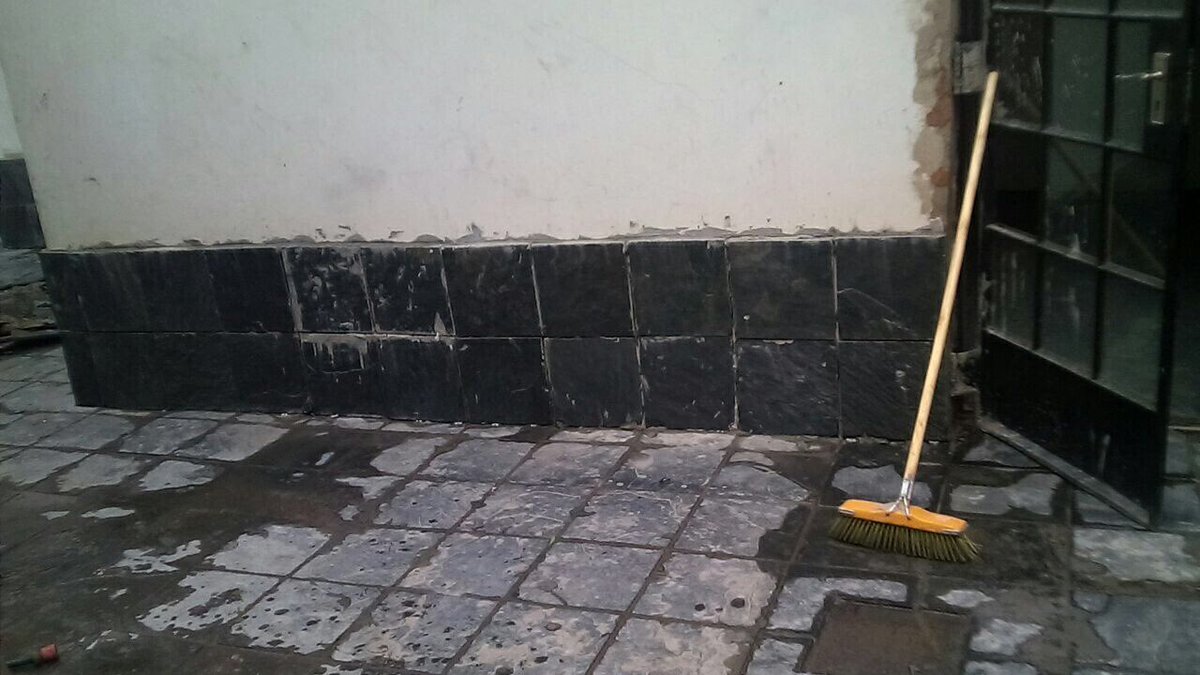 Stilodev's tweet photo. Outside slate tile. With 600mm skirting for rain splash. https://t.co/6b9w4KbFw5