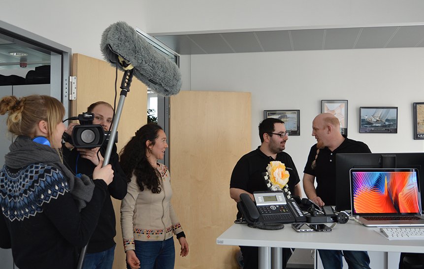 Datacon_BHV's tweet photo. #Filmdreh #Azubi #FachinformatikerfürSystemintegration 
👉 https://t.co/qvFWgAcbEj https://t.co/7uK31qKpyH