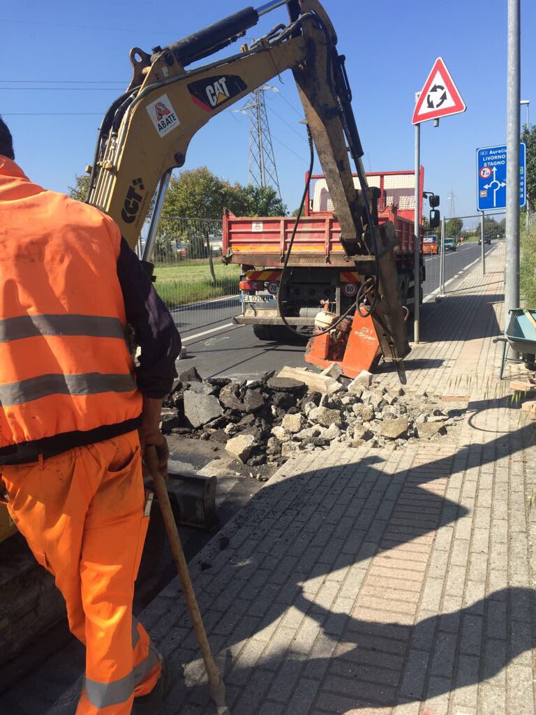 Collesalvetti's tweet photo. Via oggi ai lavori per il #bypass di #Guasticce che alleggerisce il sistema idrico-fognario di via Sturzo #opereutili #sicurezzaidraulica https://t.co/7Alsu0ra3R