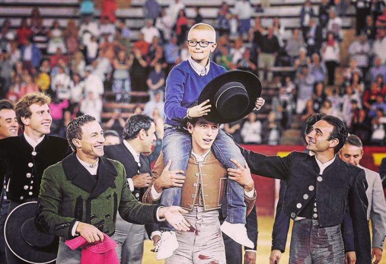 Gemmatrop's tweet photo. ¡Torero! Descanse en paz. #DEPAdrian https://t.co/0ZnItG9xpF