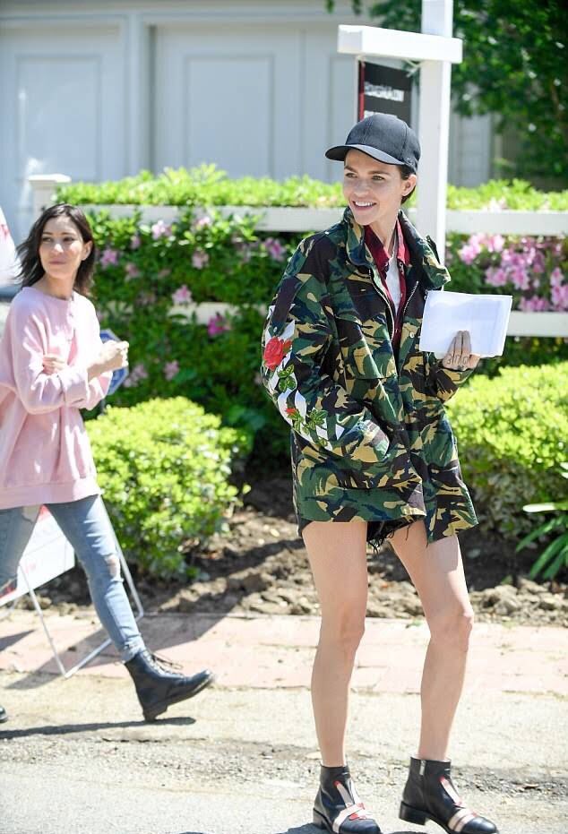 rubyrose_update's tweet photo. [2] photos of @RubyRose &amp; @Jessicaveronica spotted house hunting in LA (April 9) https://t.co/8lfFYVL3ZZ