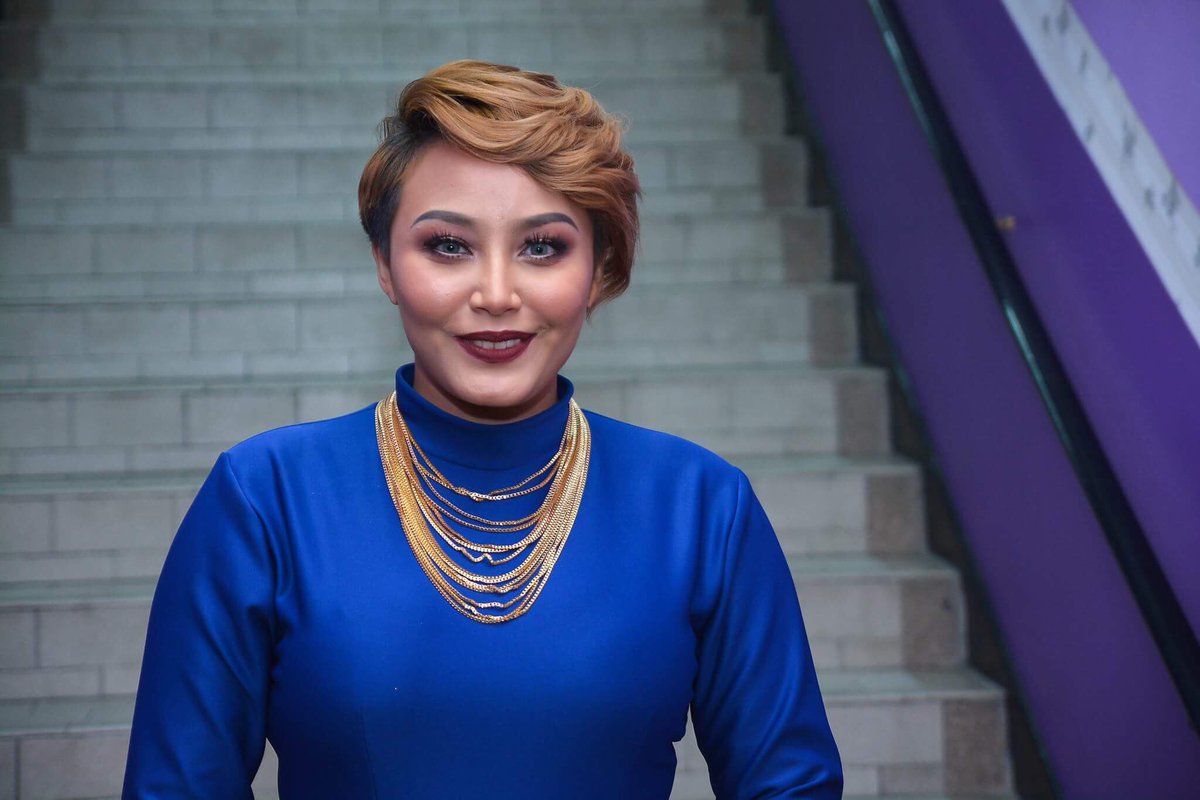 gibIdris's tweet photo. #rj17 @rosario_bianis @rtm_malaysia @tv2_rtm by @gibIdris (hmm,bride minggu ni pun short hair lah) https://t.co/yY9crKj7p8