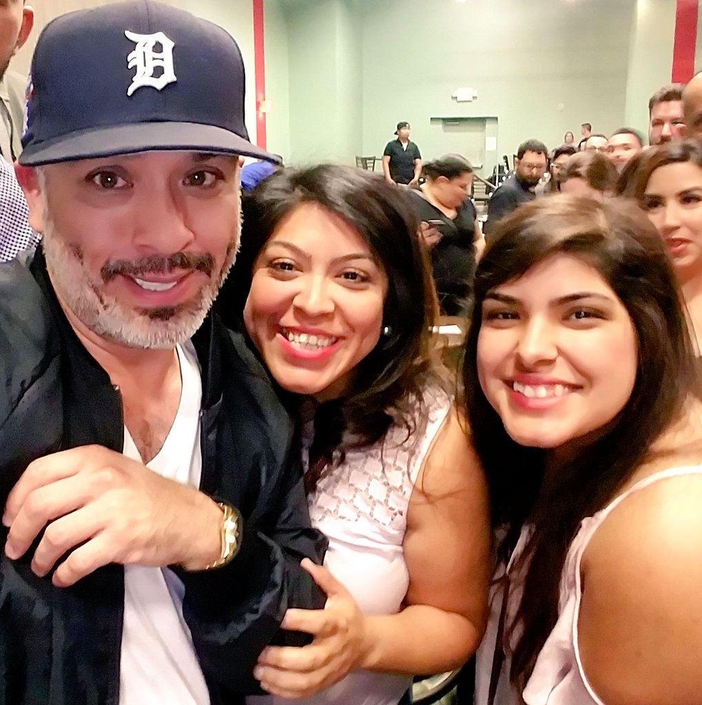 BeckyJason's tweet photo. Texicans love you @Jokoy ! 3rd time seeing you. https://t.co/gta2DMNIPY