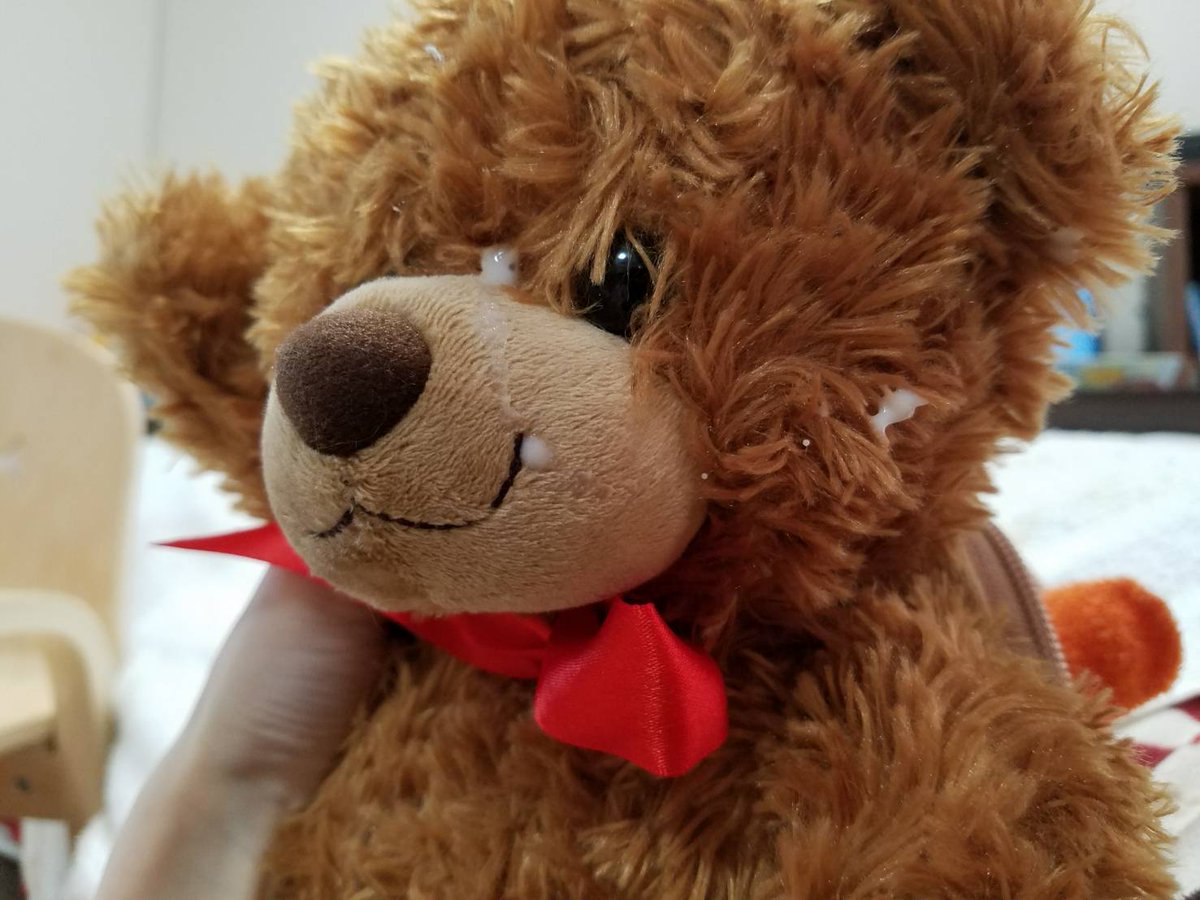 ワキ 誤解のないよう申し上げますが これは娘がぬいぐるみに乳液をかけたイタズラ写真であって 私の歪んだ性癖を押さえた一枚では決してありません ワキ 誤解のないよう申し上げますが これは娘がぬいぐるみに乳液をかけたイタズラ写真であって 私の歪んだ性癖を押さえた一枚では決してありません