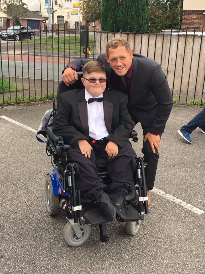 loverugbyleague's tweet photo. Can you help? Josh is currently in Alder Hey Hospital and his family and friends are trying to cheer him up: https://t.co/GLfkEQMvmx https://t.co/AvaHq8AMAK