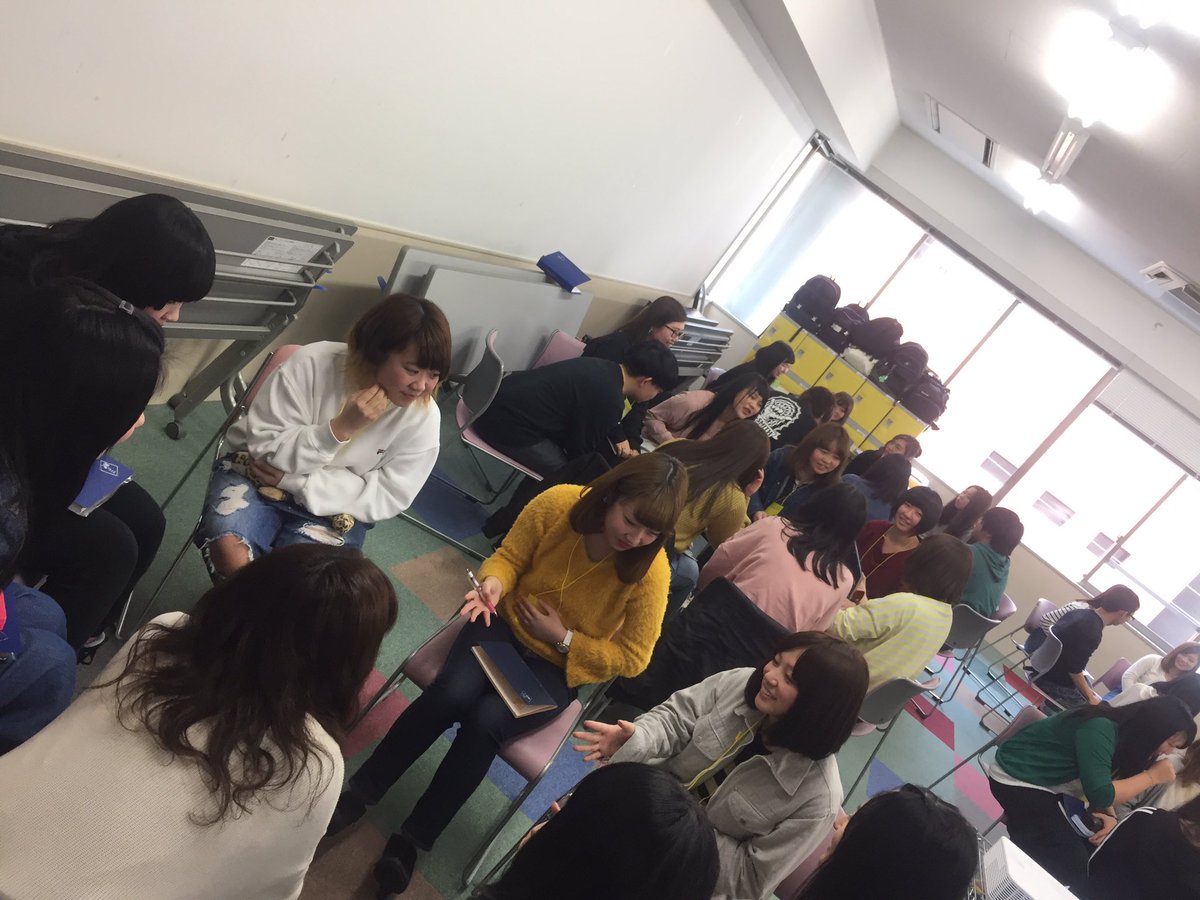 sendai_child's tweet photo. CO1Aの担任の鷹崎先生とオリターの佐藤虹帆さんのペアです😆🌟今日は学校内の大切なルールを学びました🎉✨目指せ、明日も全員皆勤😆https://t.co/0MzPKjSuH7
#仙台こども #保育 #専門学校 #CO1A #元気いっぱい #笑顔もいっぱい #明日も頑張るぞ💪 https://t.co/EReJMpHFv7