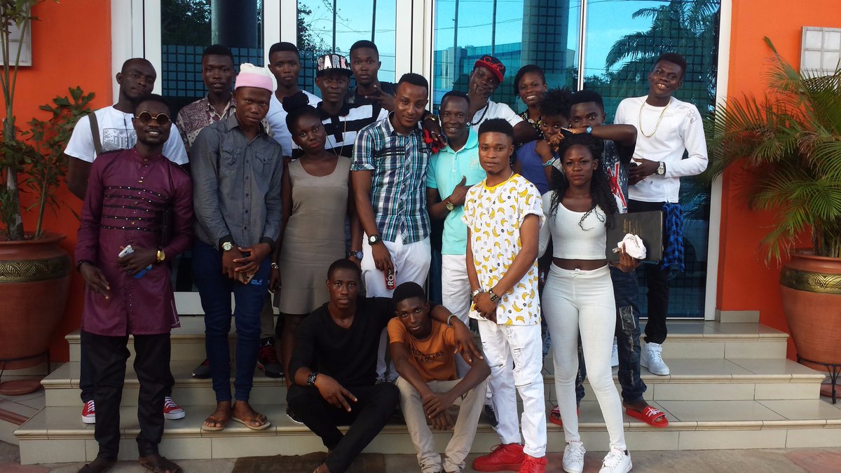 MrYoung1_'s tweet photo. Exactly one year 2day we became one big family HBD @SarkNativesGH we never thought we could come this far @sarkodie #SarkNativesAtOne https://t.co/5FoU2GEfE9
