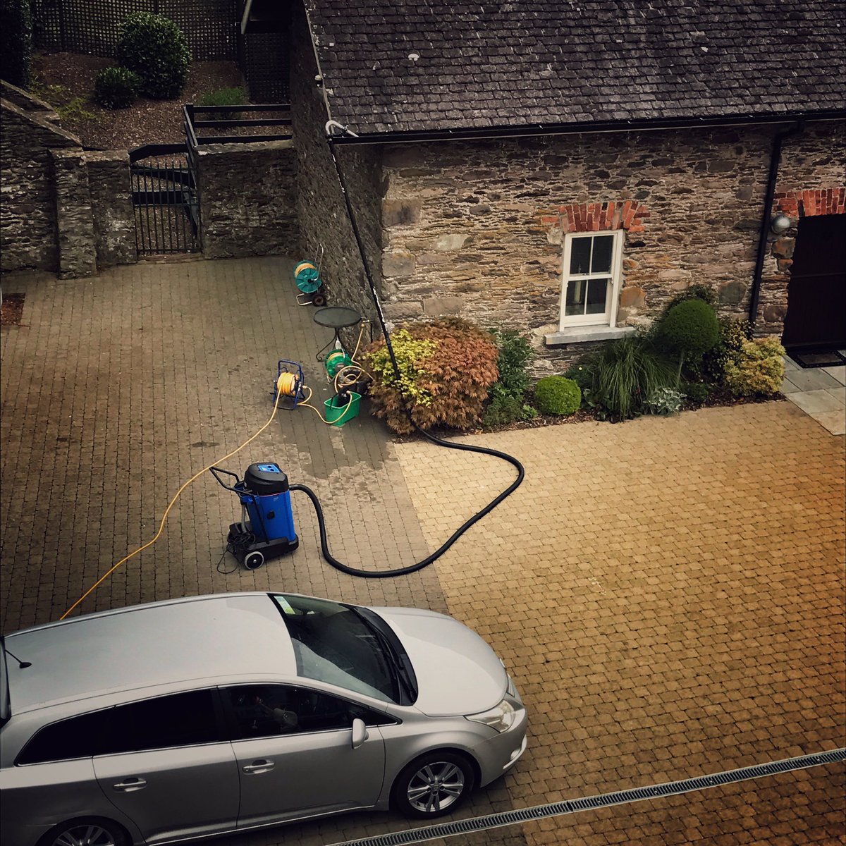 tim_beeston's tweet photo. Monday #guttercleaning Perfect start to the week! #lovemondays #kerryhour #isitcoffeetimeyet #keepitcleantim https://t.co/B5tm8ytD5Y