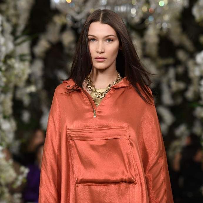 Bella Hadid dirige-se para o #Dubai

bit.ly/2op5qbV