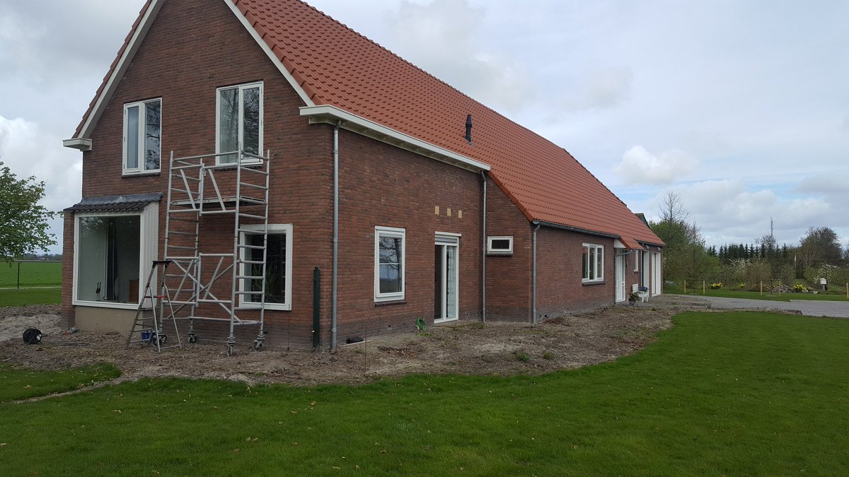 BesteBehangers's tweet photo. We zijn onze eerste buitenklus van dit jaar begonnen https://t.co/MPIT8WvNPD