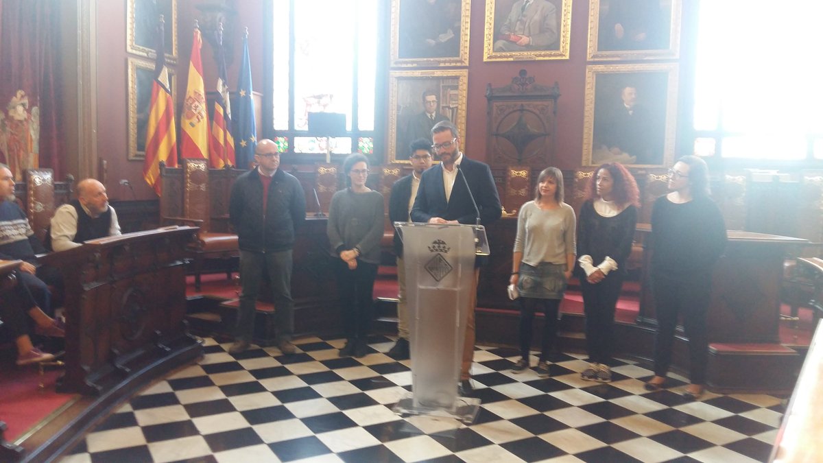 hila's tweet photo. No podem donar l'esquena al sentiment de solidaritat de la ciutadania pq som una ciutat compromesa, volem ser una ciutat d'acollida #joacull https://t.co/l5FfVd6Zyn