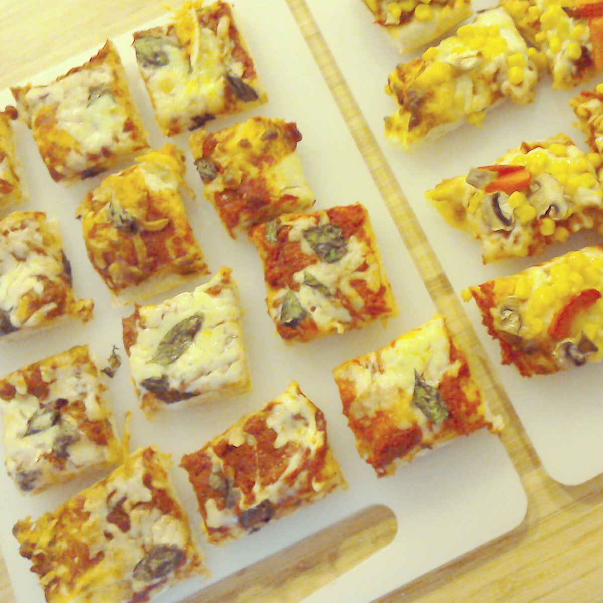 beaupeepsfulham's tweet photo. What's cooking at #nursery ? Homemade pizza! 🍕 #nomnom #HealthyEating #kidscookery #preschool #EYFS https://t.co/cC7EhN3MK8