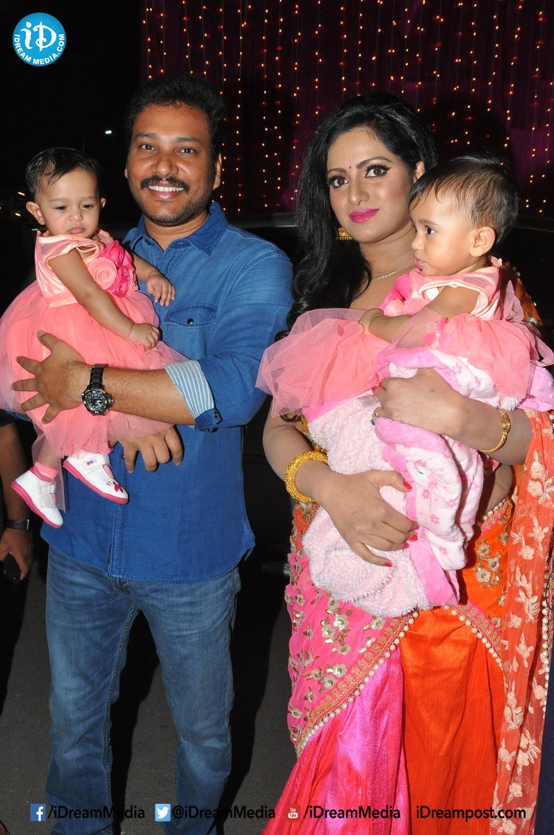 iDreamMedia's tweet photo. Anchor #UdayaBhanu with her Twin Daughters @ #ZeeApsaraAwards2017!

#Littlecelebs https://t.co/ooc4tMs7ne