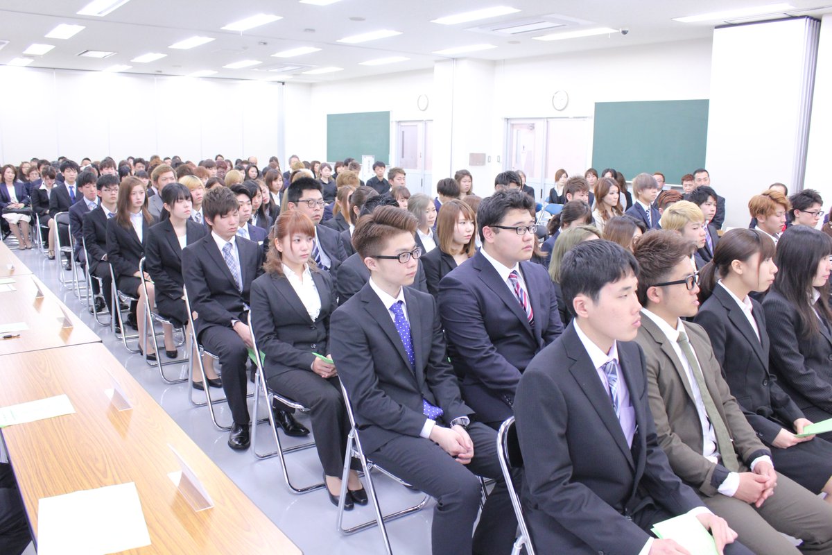 ট ইট র 福岡理容美容専門学校 フクリビ 公式 67期生の入学式が挙行されました 入学式後の2年生のデモも大成功 新しい家族が増えた感じで うれしい 入学式 福岡理容美容専門学校 理容師 美容師 新入生