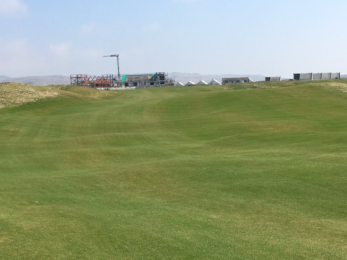 TheMachrie's tweet photo. Hole 18, 526yds, par 5, weaves between dunes back towards hotel, very undulating fairway, green slightly raised and at angle for approach ⛳ https://t.co/uTEjHyDq38