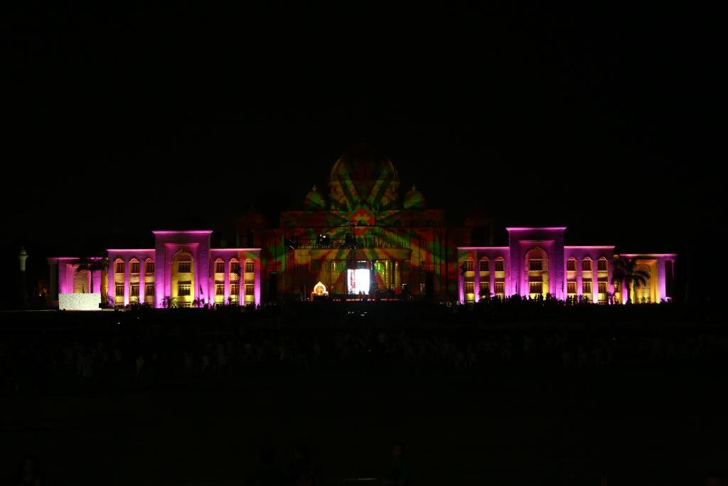 GauravvantaGA's tweet photo. 9th #GauravvantaGujaratiAwards had the #3DVideoMapping at the backdrop of the stage. First time ever in #Gujarat. https://t.co/xnW9ARAXk3
