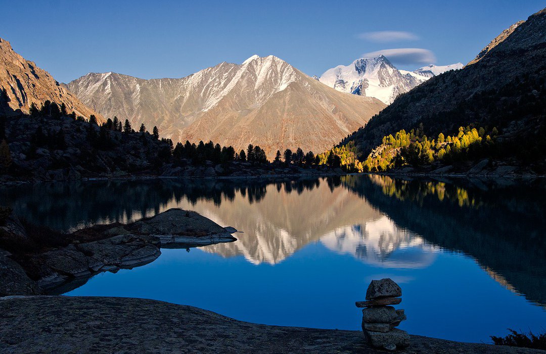 Красивейшее высокогорное озеро Дарашколь в Алтайских горах