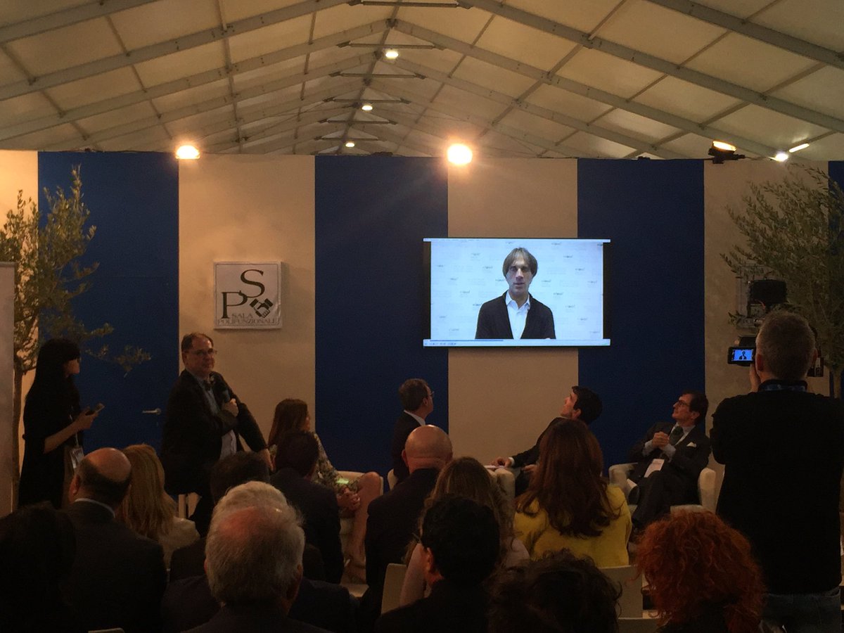 marcogatti23's tweet photo. A @SolAgrifood #Vinitaly2017 @maumartina lancia campagna e svela 3 testimonial #olio  @DAVIDEOLDANIDO #Cannavacciulo @ChiaraMaci ! https://t.co/d8EaQExGkX