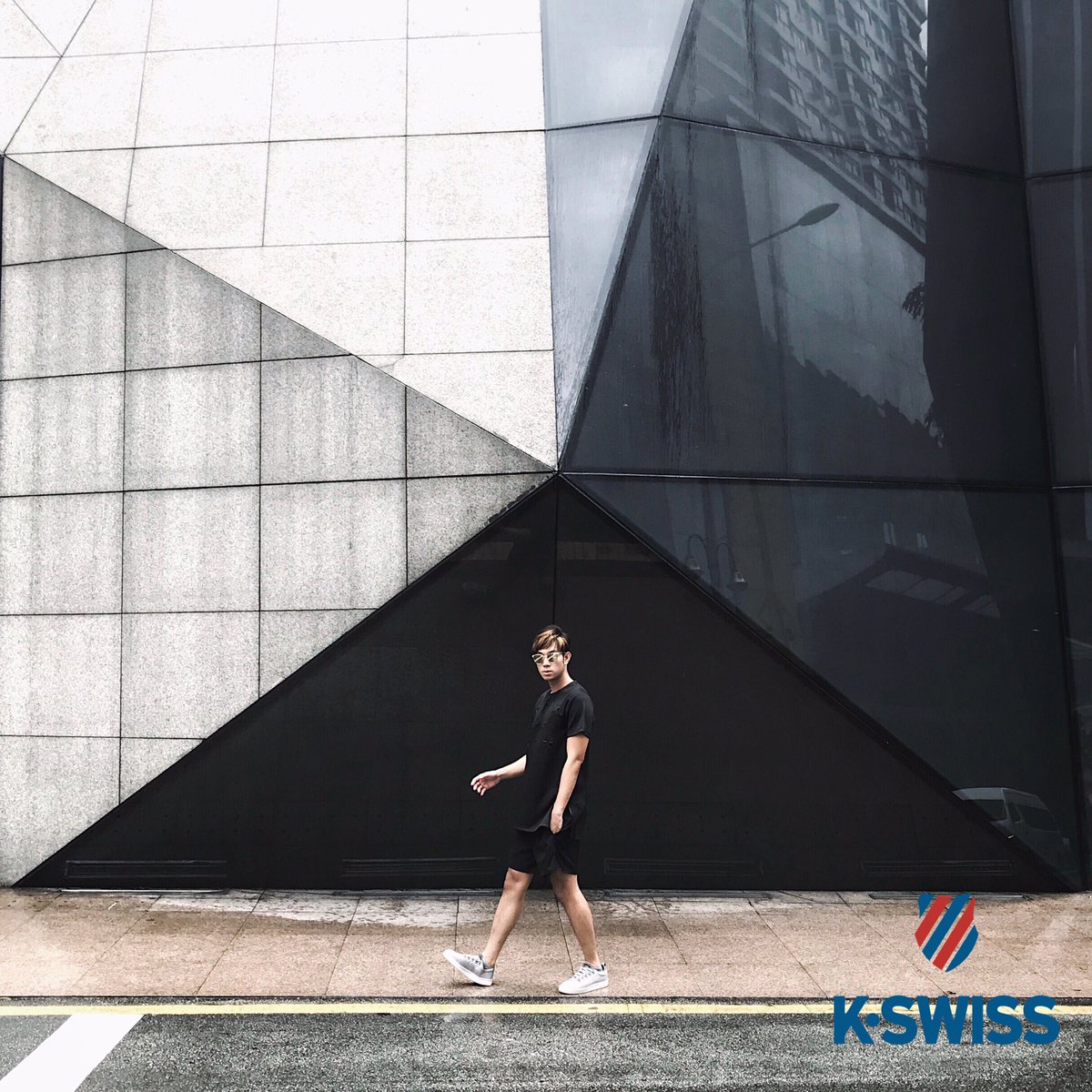 NightPhoomin's tweet image. ทริปกัวลาลัมเปอร์ ไนท์ใส่รองเท้าของ @KSWISS รุ่น Classic 88 Sport หล่อเลยยย | Traveling with #kswiss #kswissthailand #kualalumpur #malaysia