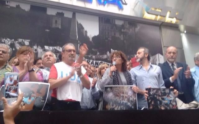 Docentes anunciaron paro nacional por 24 horas para mañana bit.ly/2pm5PZJ