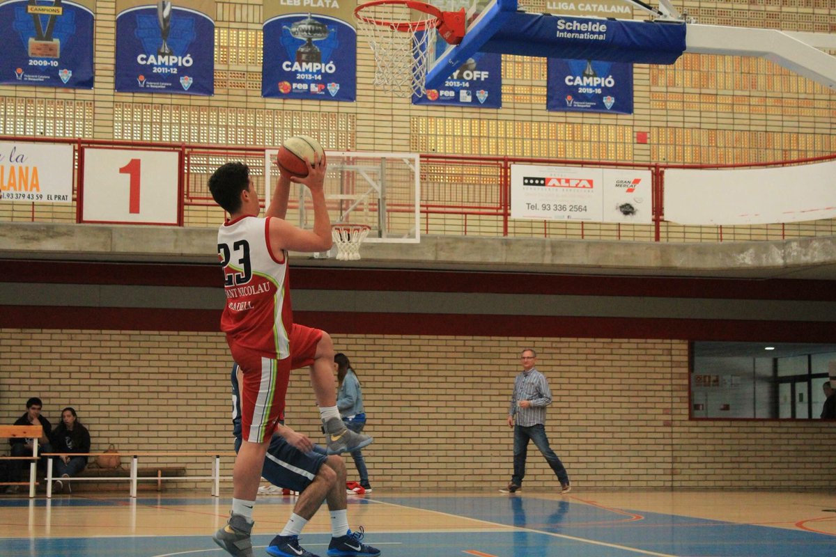 FLORENCIA40986's tweet photo. Torneo cadetes @CBPrat . Club basquet navia @CBNavia 58 - Cadete 2 @CESantNicolau 73 https://t.co/goJ8Ehx6aQ