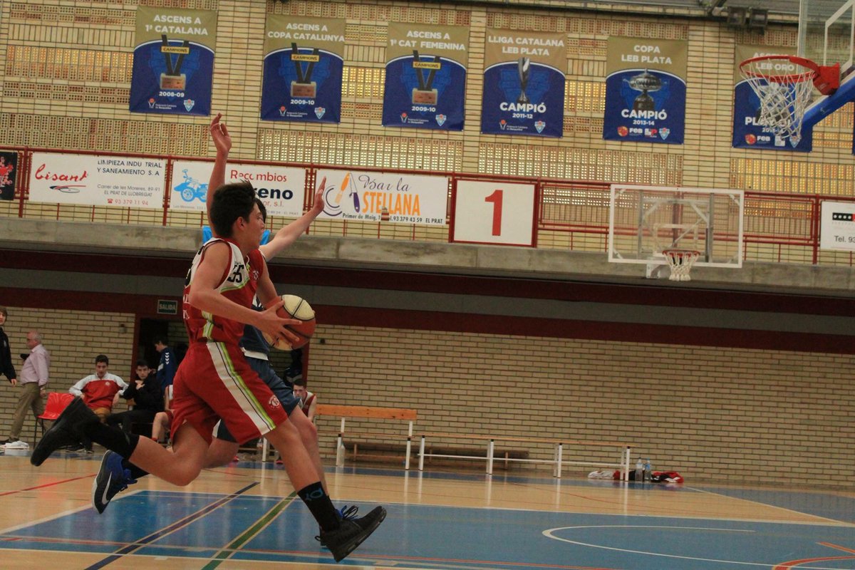 FLORENCIA40986's tweet photo. Torneo cadetes @CBPrat . Club basquet navia @CBNavia 58 - Cadete 2 @CESantNicolau 73 https://t.co/goJ8Ehx6aQ