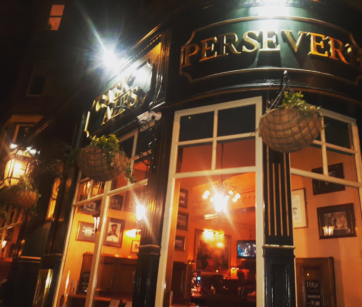 Edinpubs1's tweet photo. The Persevere Bar #easterroad #nighttimedrinking https://t.co/ZKcbWpcCYF