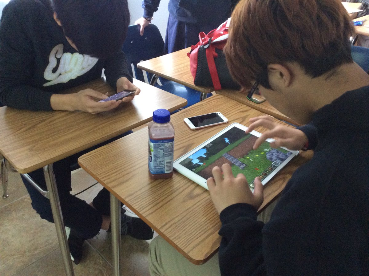 MrsWNBPS's tweet photo. Building pre-columbian structures in Minecraft = teamwork and problem solving #nbpscot https://t.co/wHcJ9jYCZ8