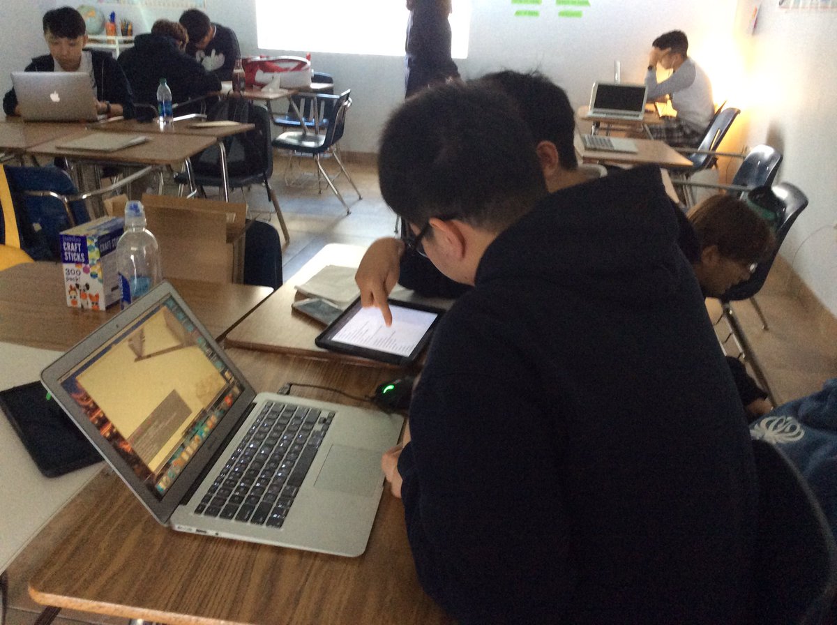 MrsWNBPS's tweet photo. Building pre-columbian structures in Minecraft = teamwork and problem solving #nbpscot https://t.co/wHcJ9jYCZ8