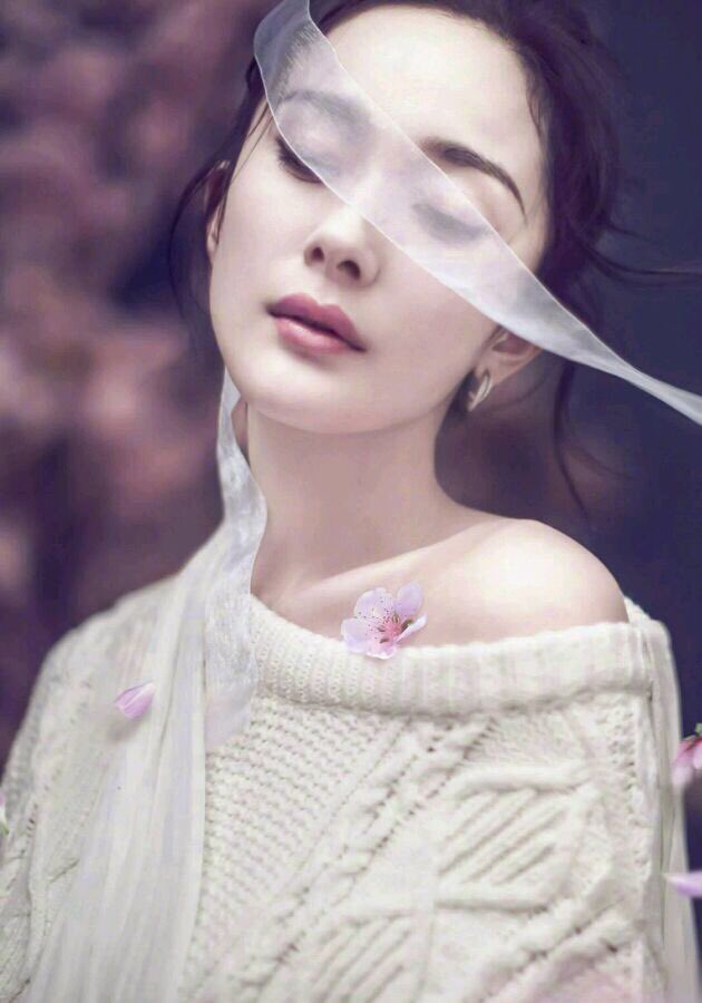 dramapotatoe's tweet photo. More stunning photos of #YangMi for Bazaar - May issue ♥️♥️♥️ [2/2]

#杨幂 #三生三世十里桃花 #EternalLove #cdrama #tenmilesofpeachblossom #tltwtmpb https://t.co/aFiaWNdjfX